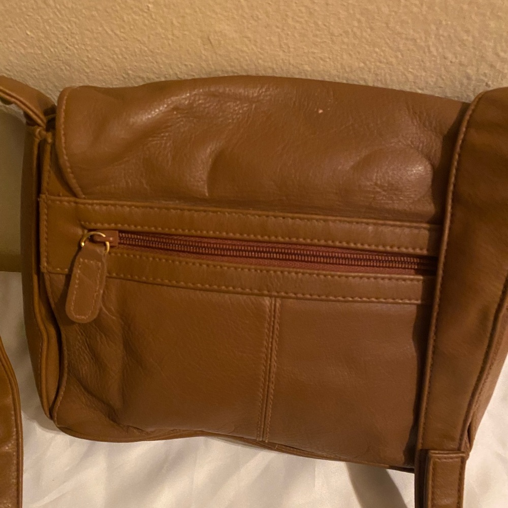 Laura Scott - image 4